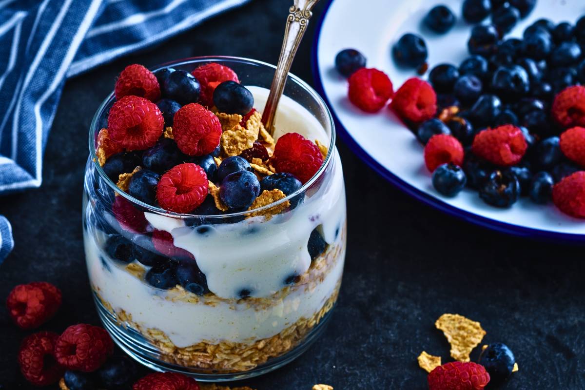 Desperte seus Sentidos! Verrine de Iogurte com Granola e Frutas!