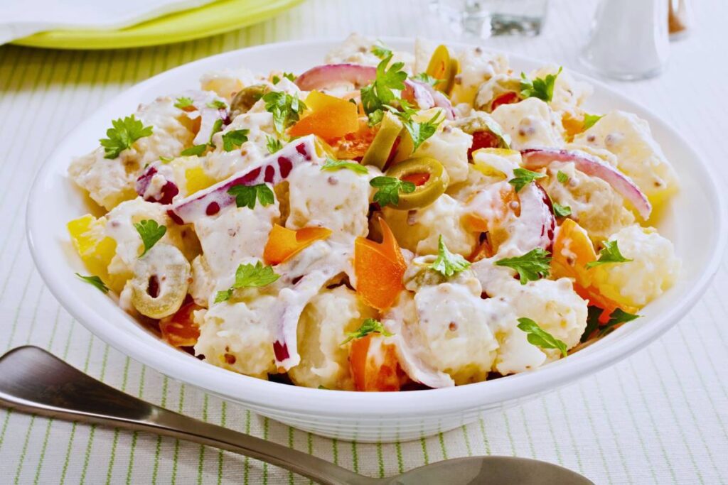 Revigore Seus Sentidos com a Salada de Batata Doce Assada e Molho de Mostarda: Uma Combinação Perfeita de Sabor e Nutrição!