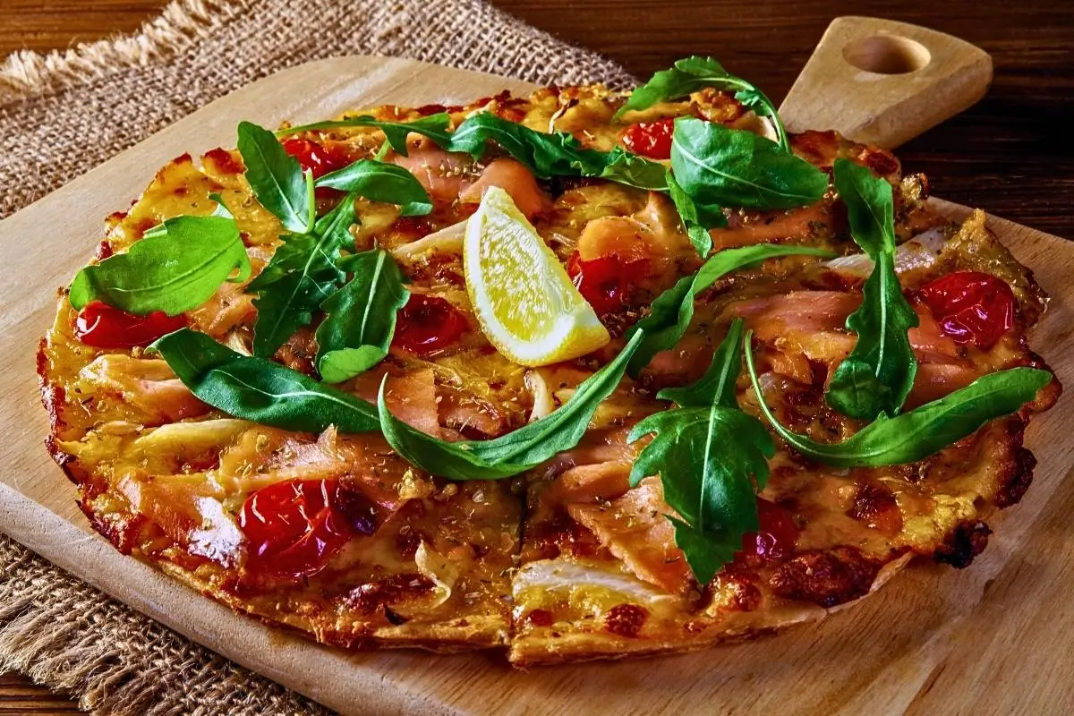 Pizza de Salmão Grelhado: Um Toque Gourmet em sua Mesa!