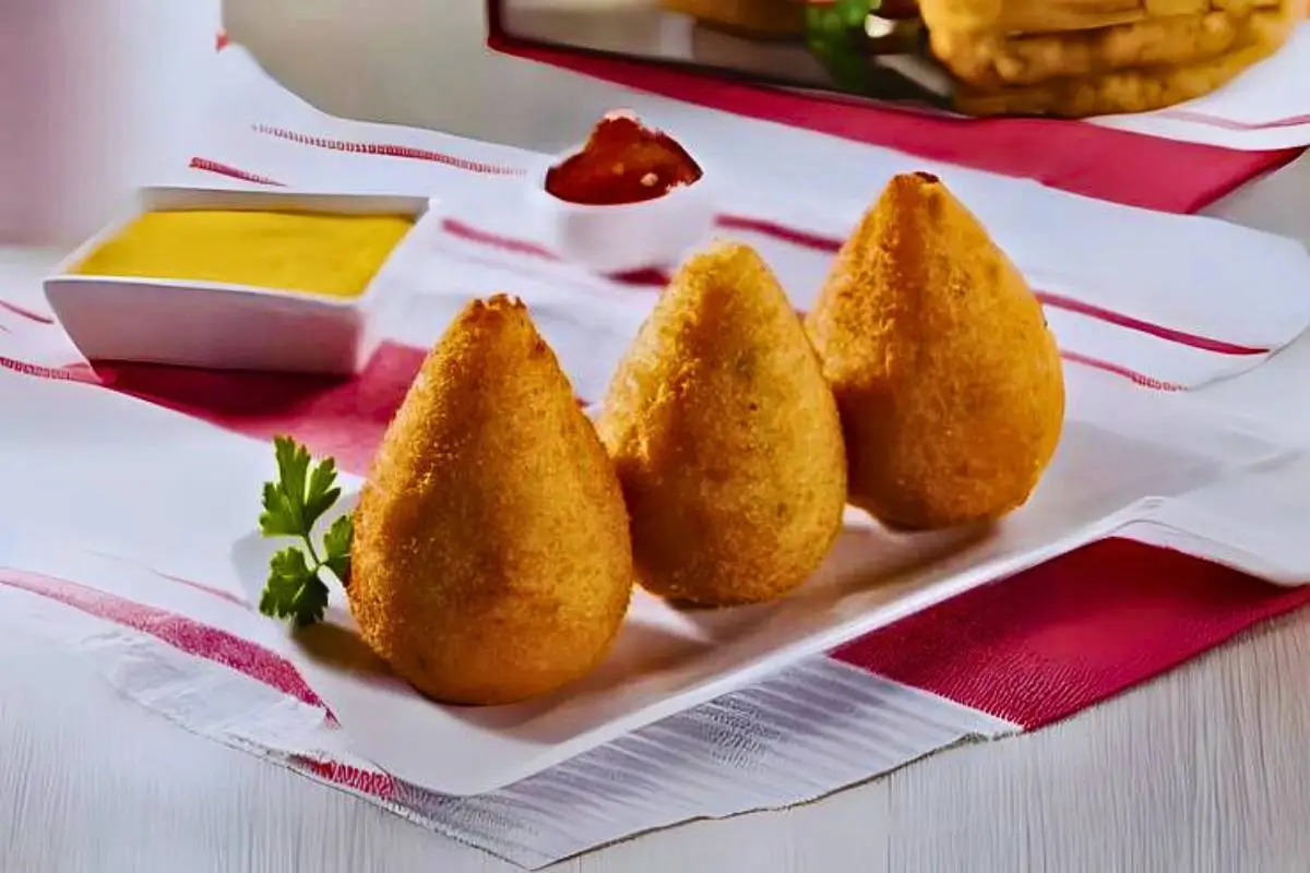 Coxinha de Frango com Whey: Um Petisco Proteico e Saboroso!