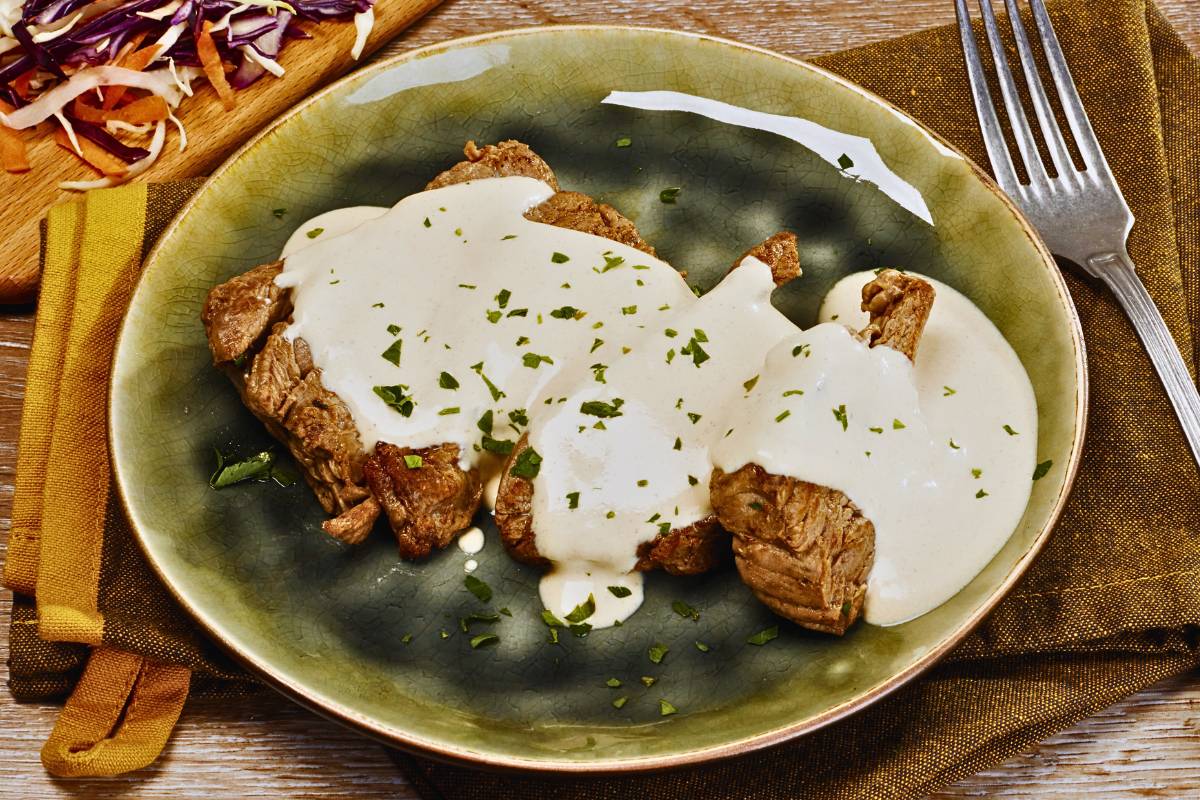 Transforme seu Jantar em uma Experiência Gourmet com Bife de Contrafilé e Molho de Gorgonzola!