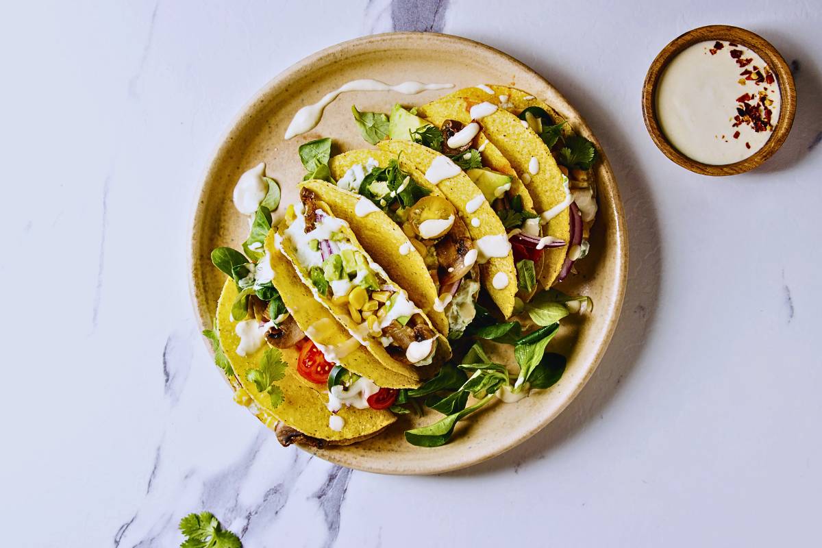 Tacos Vegetarianos com Molho de Iogurte: Sabor Irresistível!