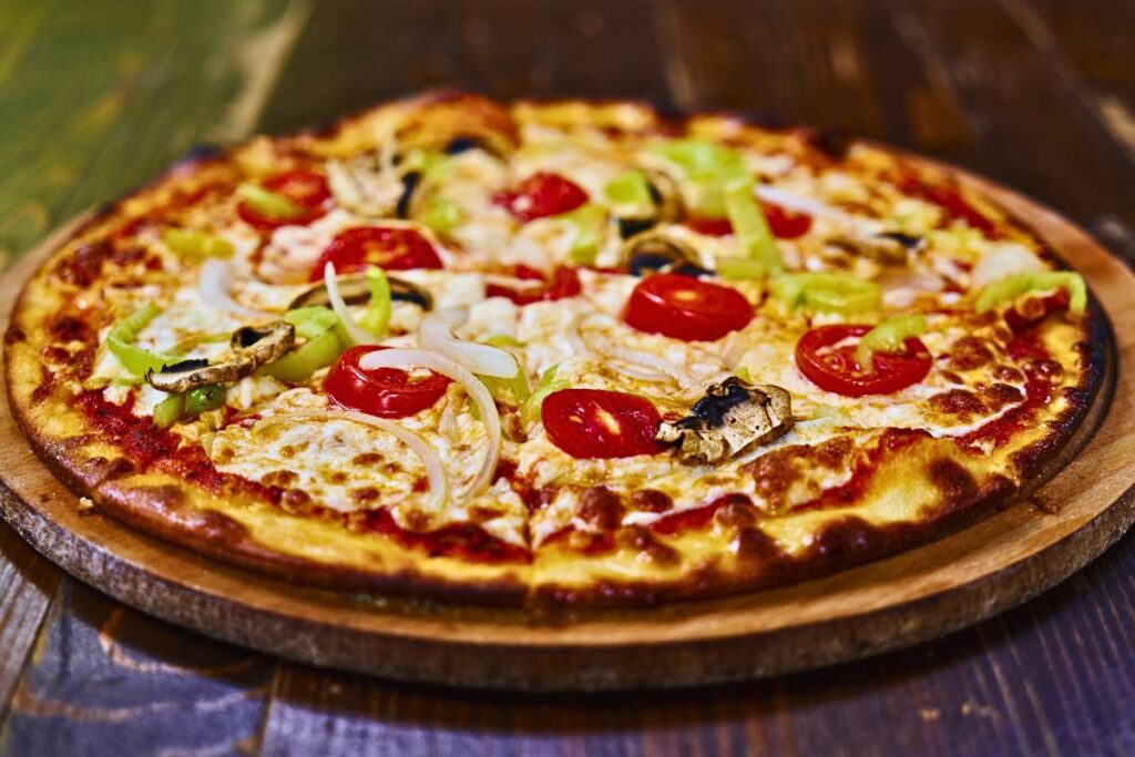 Descubra o Prazer de Comer Bem com a Pizza Integral de Rúcula e Tomate Seco: Uma Combinação Perfeita de Sabor e Nutrição!
