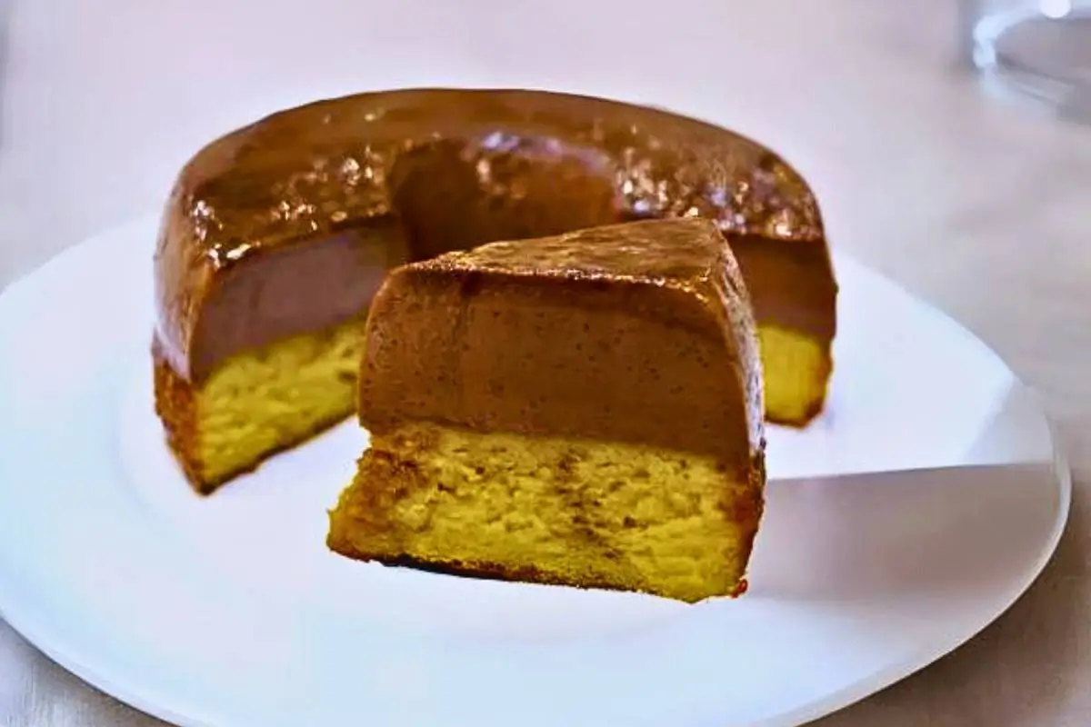 Bolo de Cenoura com Pudim de Chocolate: Uma Delícia em Dobro!