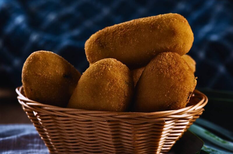 Receita de Bolinho de Mandioca com Carne Seca