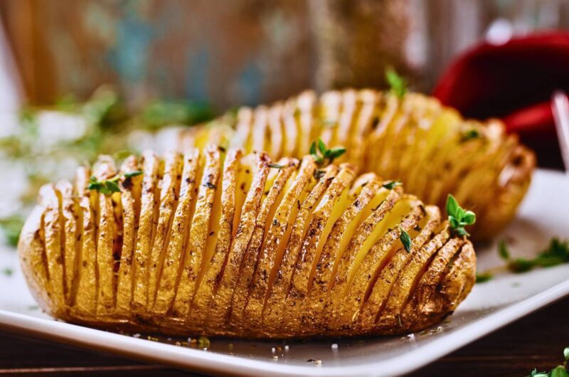 Receita de Batatas Hasselback com Molho de Alho