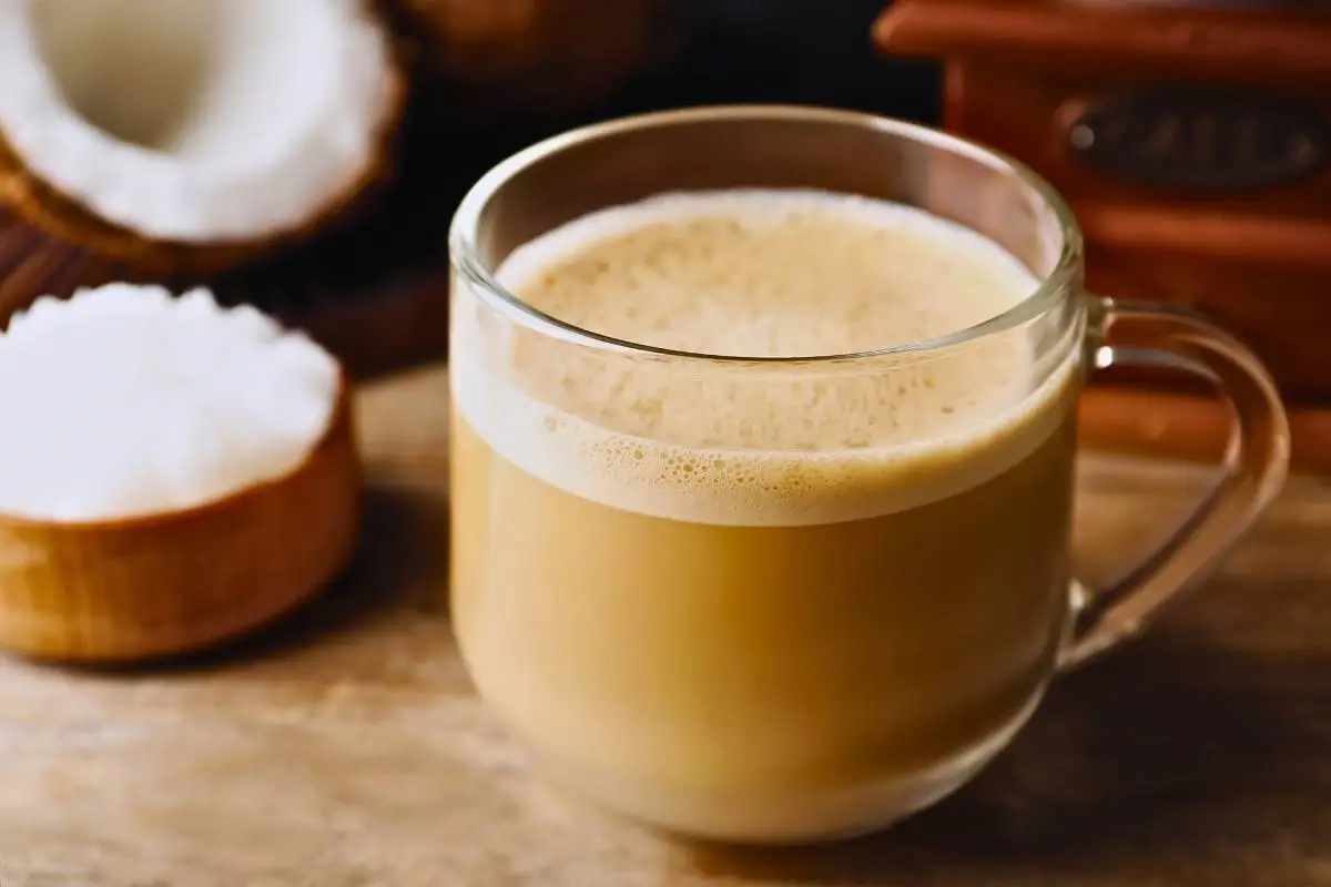 Café Batido com Óleo de Coco: A Bebida Energizante que Você Precisa