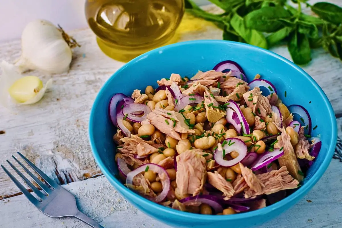 Salada de Atum com Feijão Branco: Uma Combinação Perfeita para Seu Almoço!