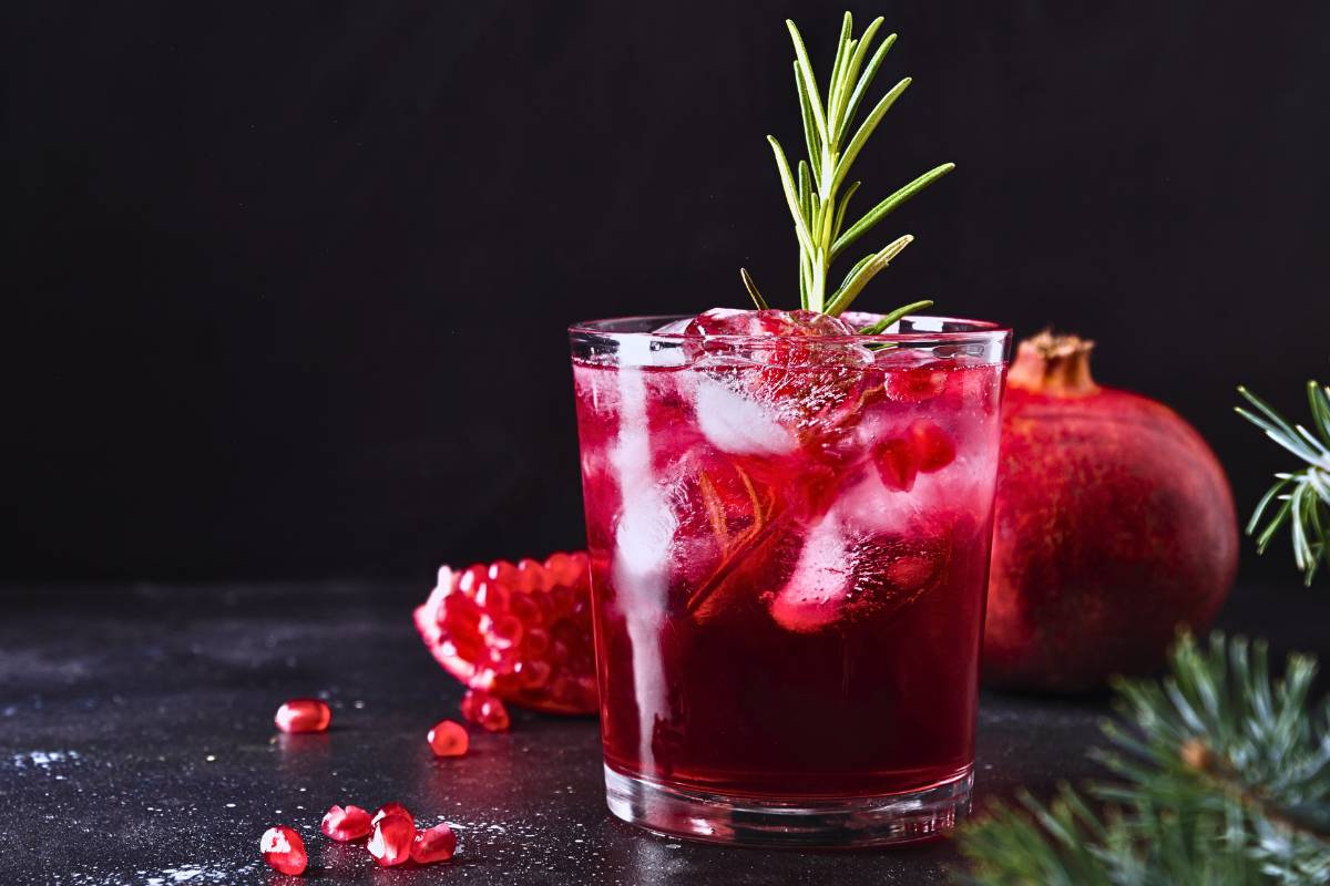 Frescor e Elegância: Mocktail de Romã com Água com Gás!