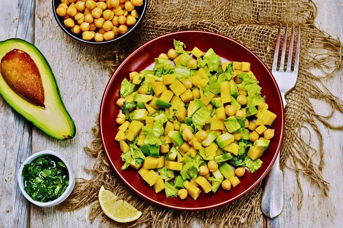 Salada de Grão-de-Bico com Abacate: Uma Combinação Perfeita para o Seu Verão!