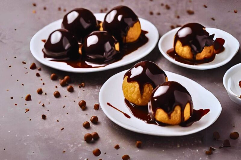 Receita de Bolinho de Chuva com Calda de Chocolate