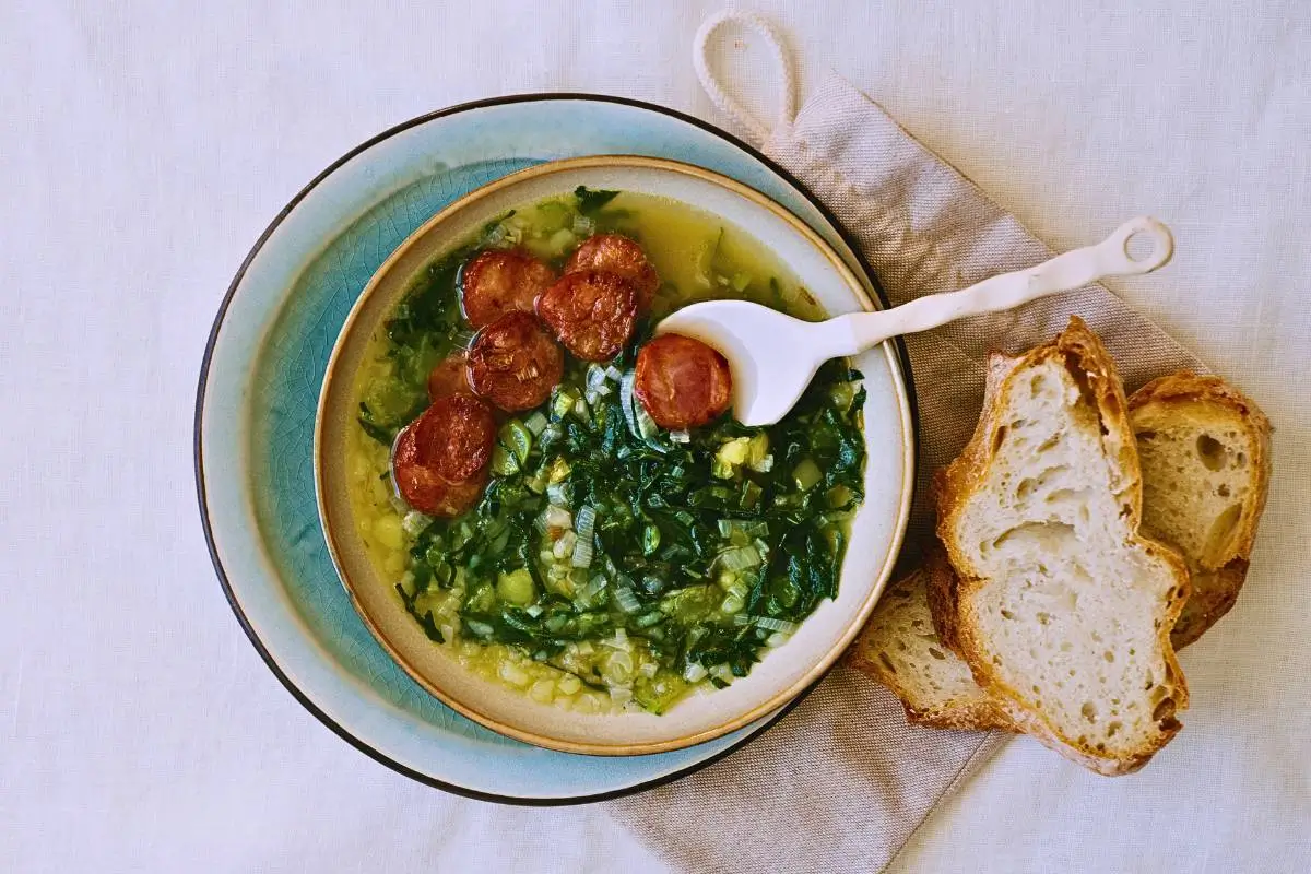 Caldo Verde: A Tradição Portuguesa na Sua Mesa!