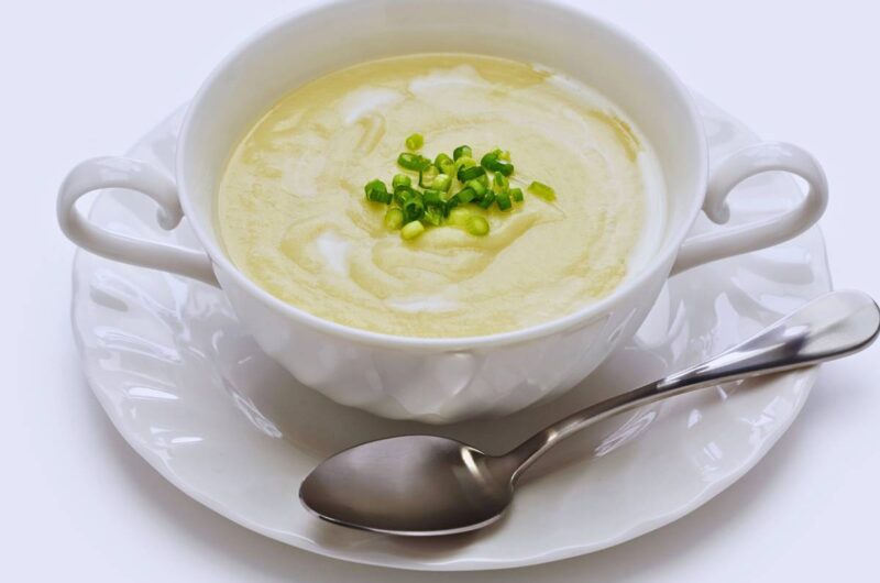 Receita de Vichyssoise, a Sopa Fria que Conquista