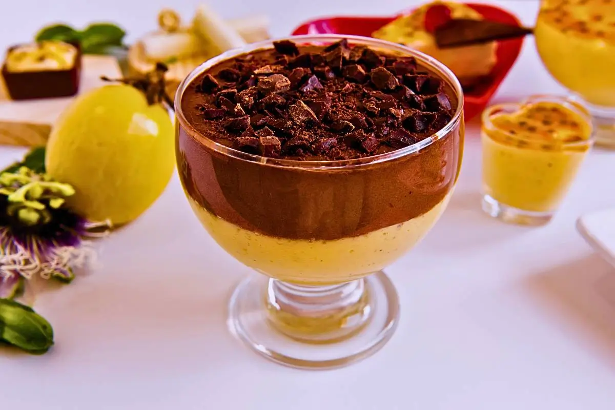 Explosão de Sabores: Mousse de Chocolate com Maracujá!