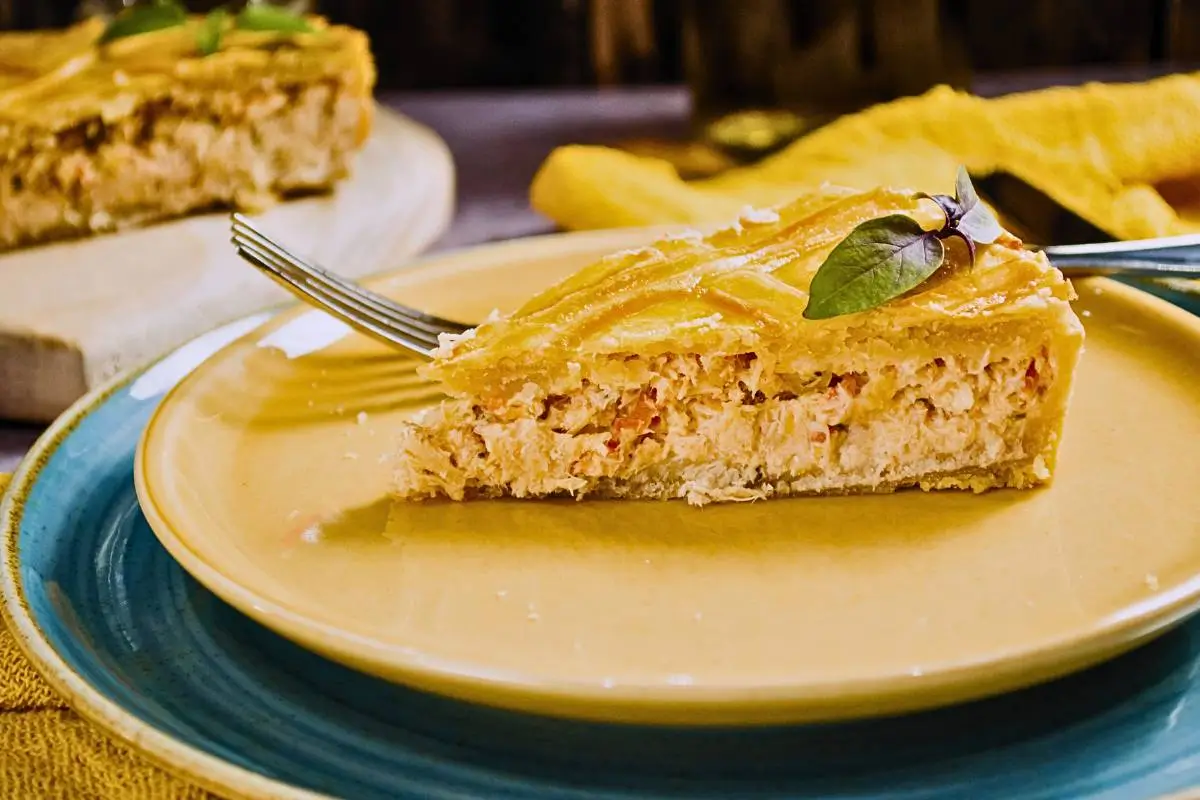 Torta de Frango com Massa de Couve-Flor: Sabor e Saúde em Cada Fatia!