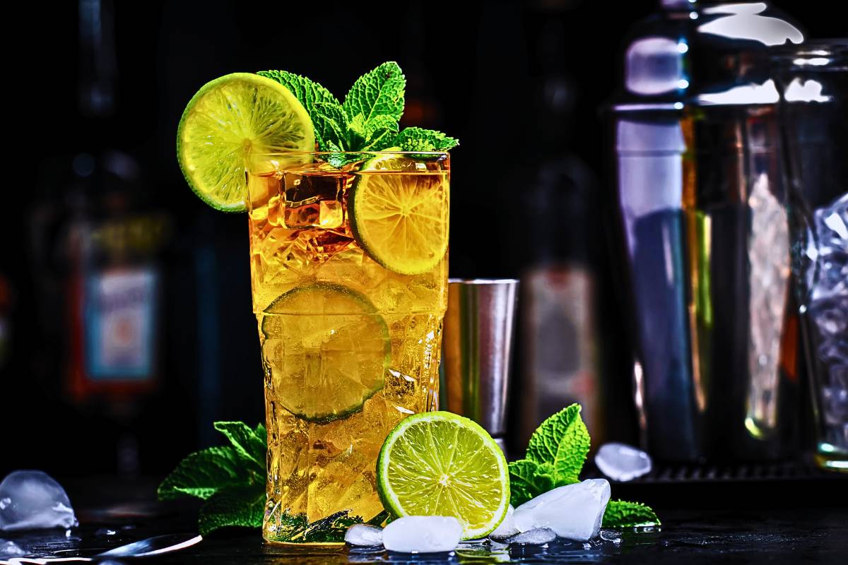 Refresque-se com Estilo: Mocktail de Gengibre e Hortelã Incrível!