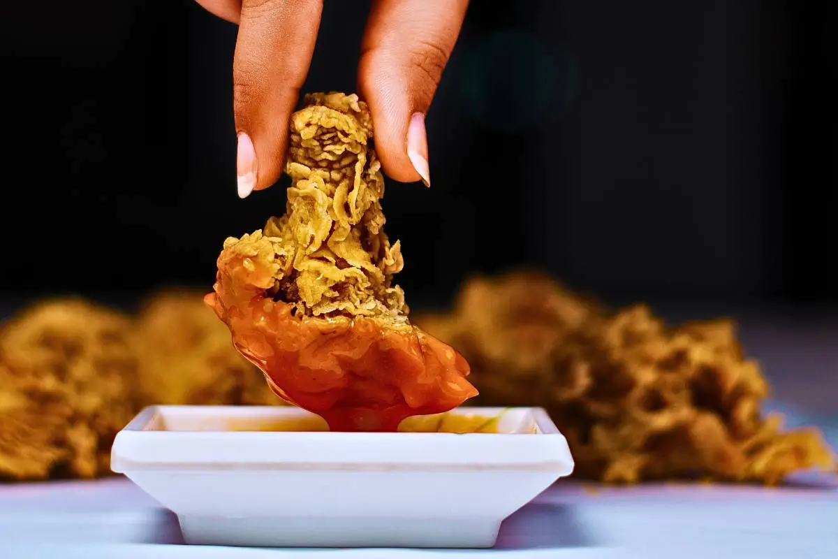 Uma Viagem Gastronômica: Frango Frito ao Molho de Pimenta Doce!