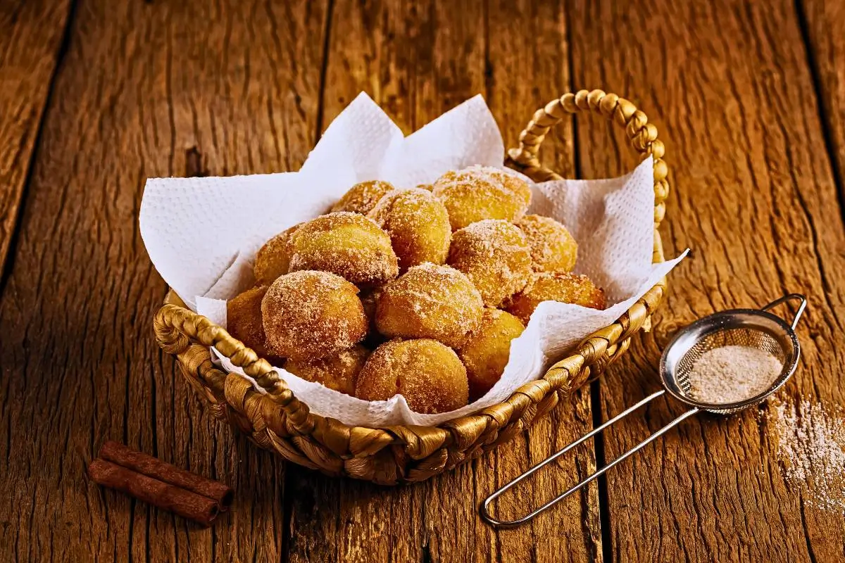 Surpreenda-se com o Bolinho de Chuva de Laranja Feito em Casa!