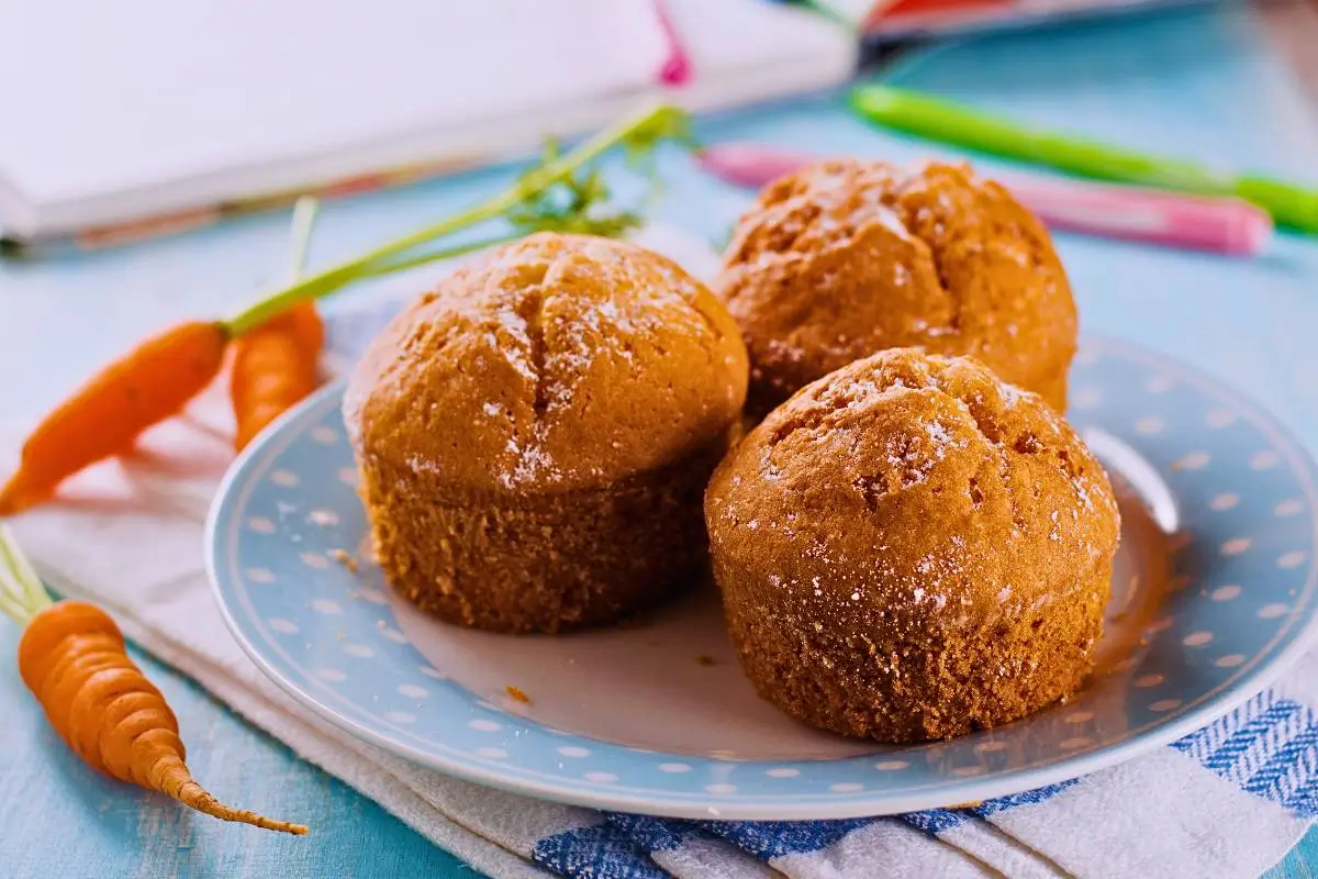 Descubra a Magia do Bolinho de Cenoura Caseiro!