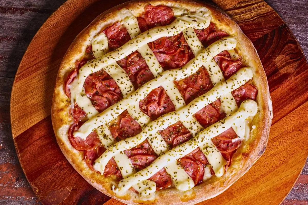 Pizza de Calabresa com Catupiry: Segredo dos Chefs Revelado!