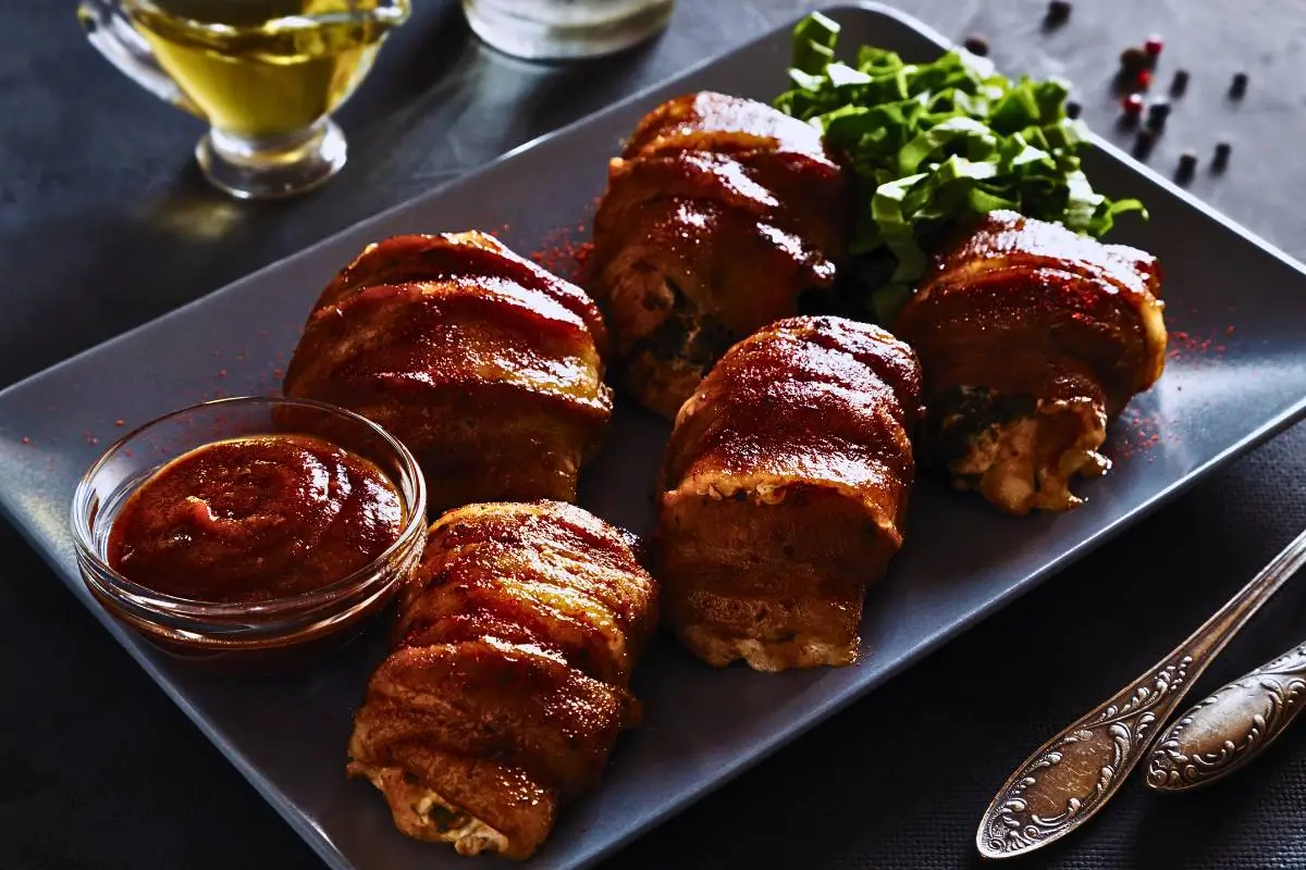 Filé de Frango a Rolê com Cenoura e Bacon: Uma Explosão de Sabor!