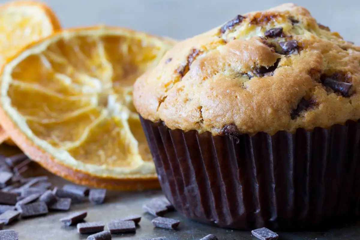 Muffin Integral de Chocolate e Laranja: Uma Surpresa Deliciosa em Cada Mordida!
